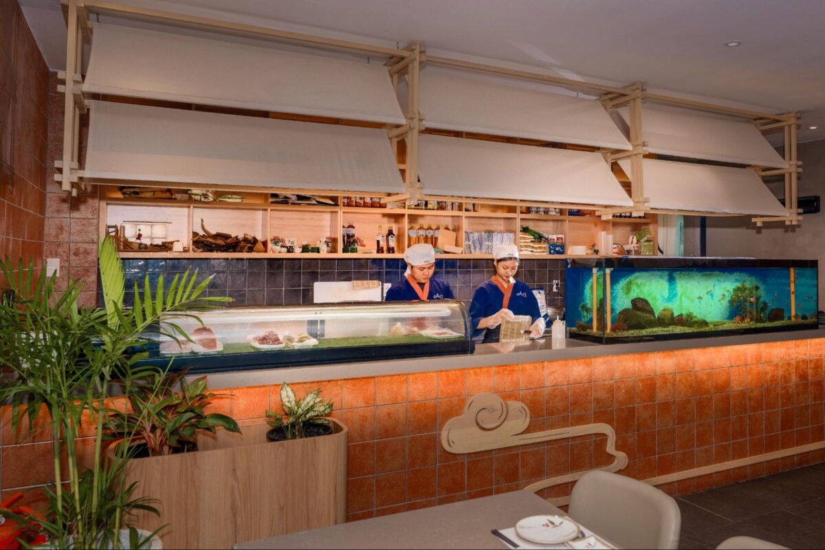 Không gian bếp mở tại nhà hàng sushi nhật Ari Sushi