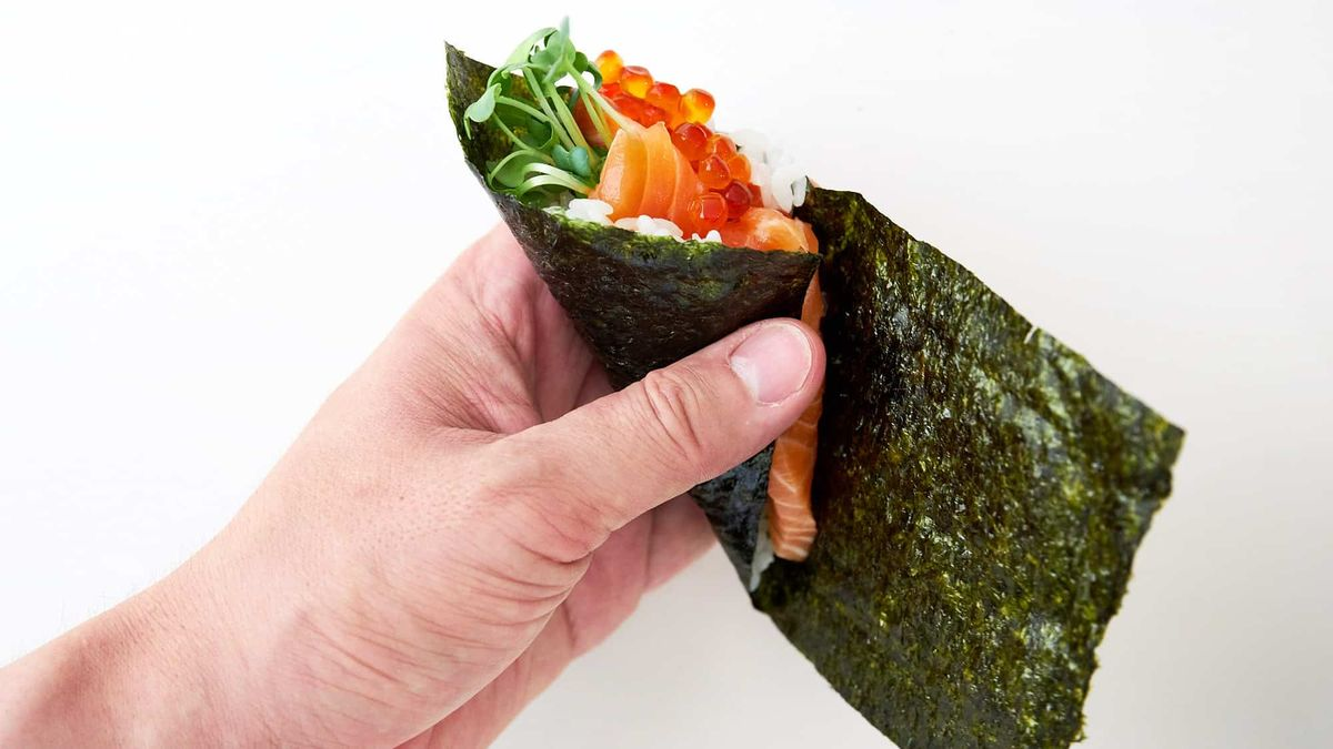 Nghệ Thuật Đằng Sau Một Cuộn Temaki Hoàn Hảo