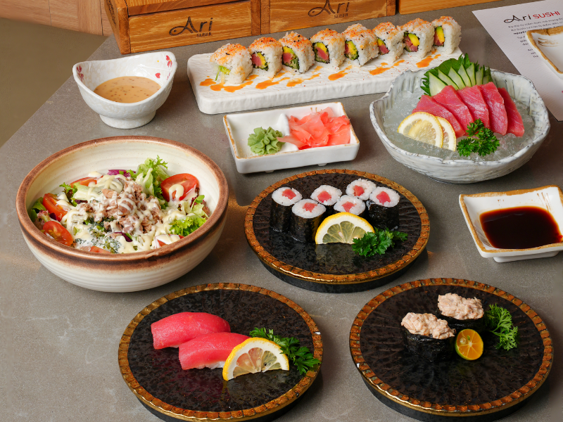 Tại Ari Sushi, thế giới ẩm thực món chín và các món nóng cũng vô cùng phong phú